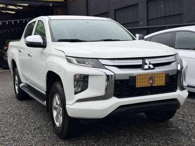 MITSUBISHI L200 KATANA  2022 4x4 - Imagen 4