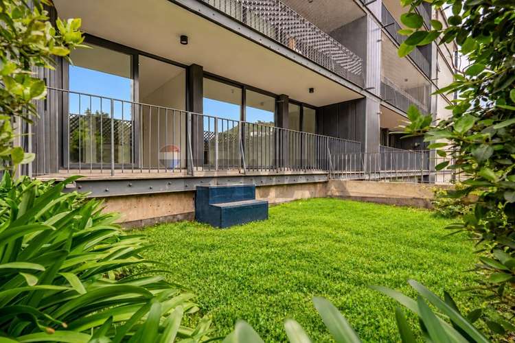 Depto con jardin en av las condes lo barnechea
