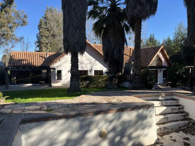 HERMOSA PARCELA  REBAJADA CON IMPRESIONANTE JARDÍN Y PISCINA