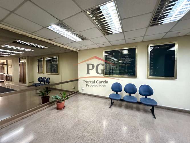 ESPACIO COMERCIAL Y PROFESIONAL EN CENTRO DE VALDIVIA