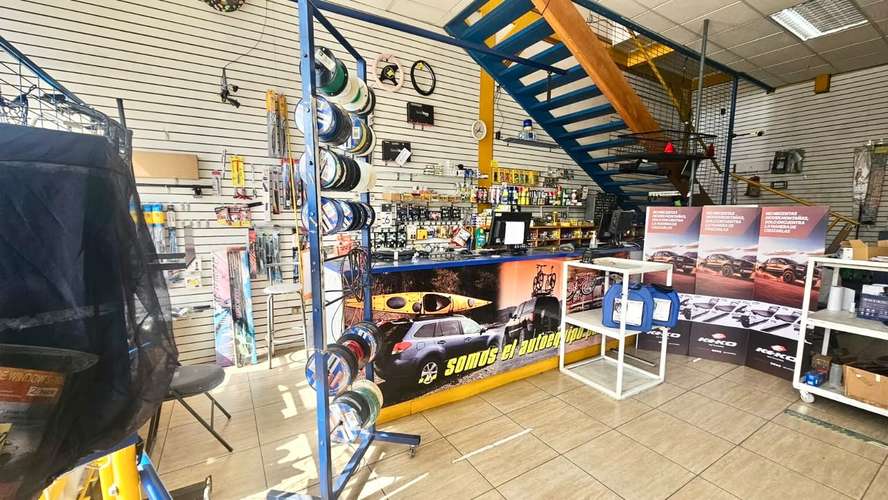 LOCAL COMERCIAL FRENTE AL TERMINAL DE BUSES DE VALDIVIA