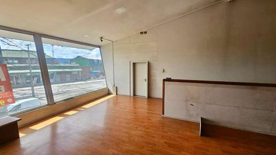 LOCAL COMERCIAL FRENTE AL TERMINAL DE BUSES DE VALDIVIA