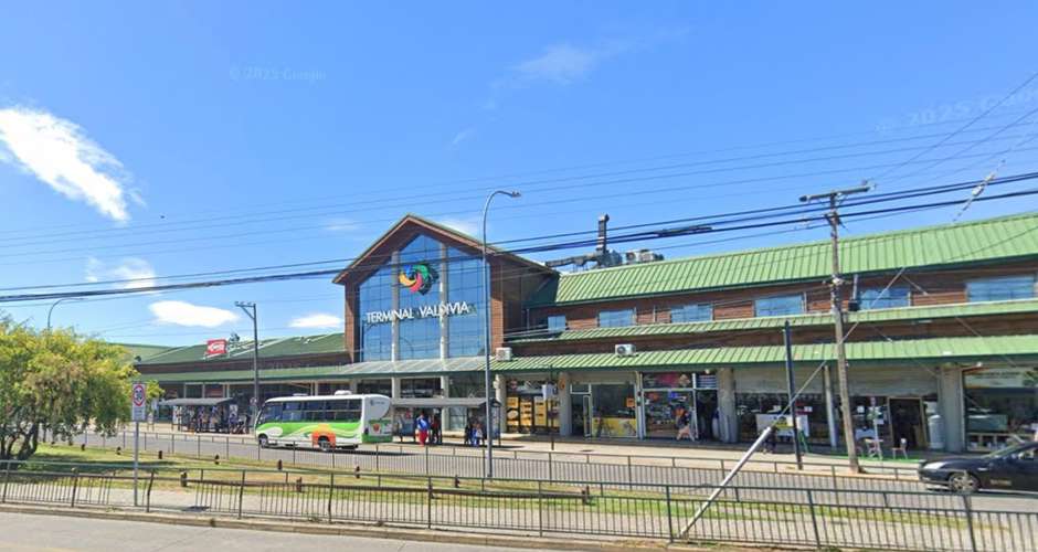 LOCAL COMERCIAL FRENTE AL TERMINAL DE BUSES DE VALDIVIA