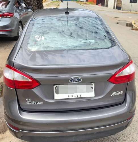 Vendo Ford fiesta Sedán 2014
