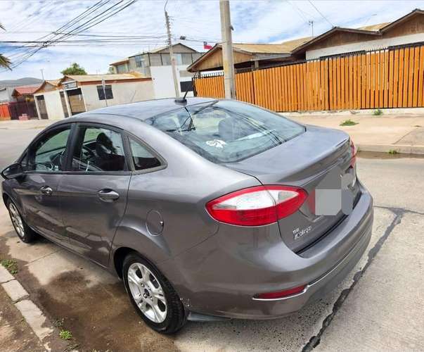 Vendo Ford fiesta Sedán 2014