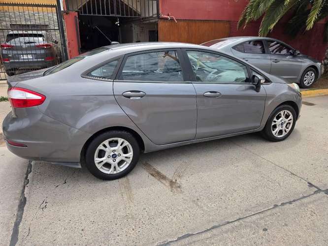 Vendo Ford fiesta Sedán 2014
