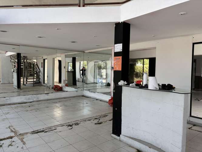 Local Comercial Av. Vitacura con Estacionamientos - Imagen 7