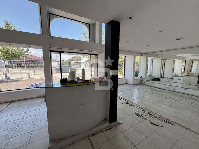 Local Comercial Av. Vitacura con Estacionamientos - Imagen 4