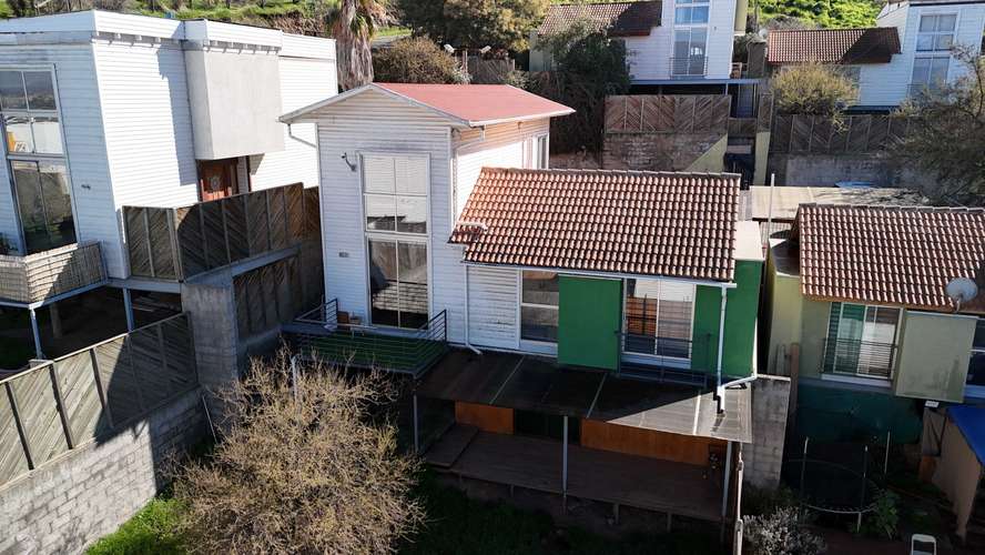 Casa con salón multiuso y patio, 2 estac. (187668)