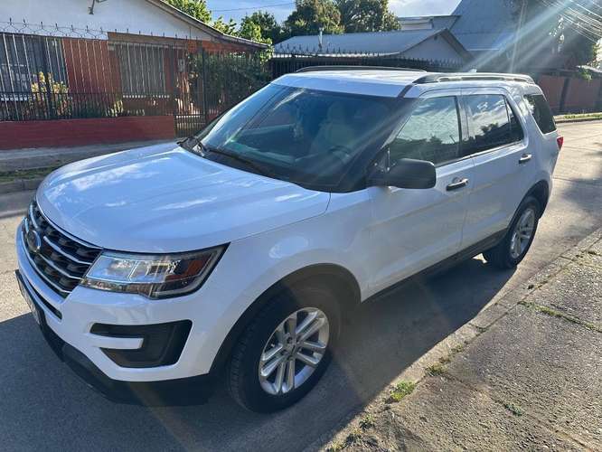 Vendo auto Ford Explorer Blanca 2018
