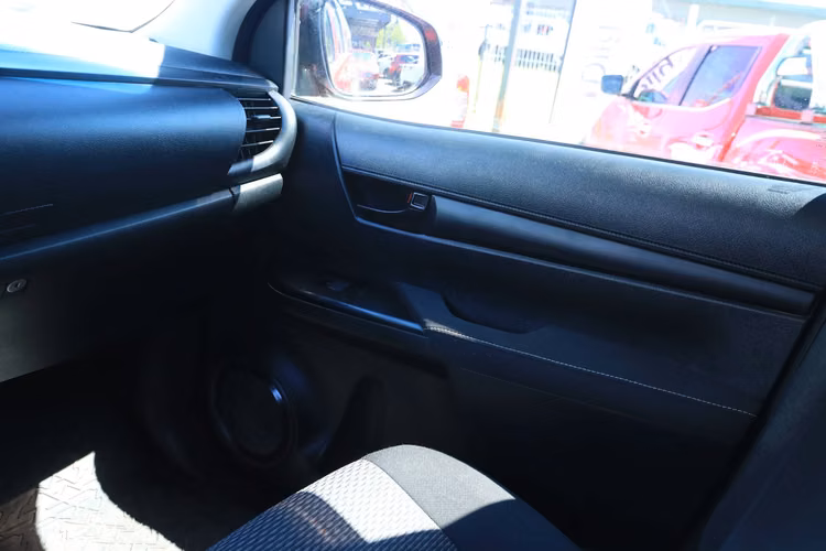 TOYOTA HILUX 2021 DX FULL AC 4X2 DIESEL 2.4L CONTROL CRUCERO DCAB - Imagen 14