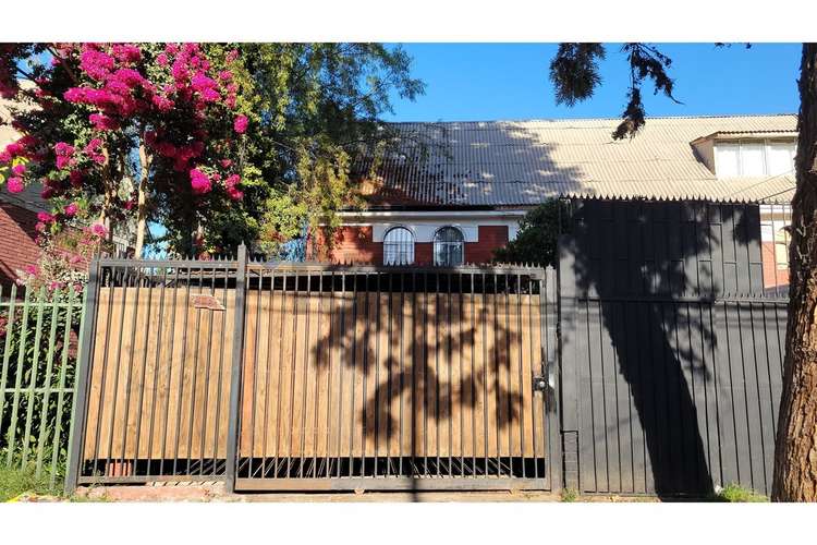 Casa 3d en arriendo junto a metro los presidentes