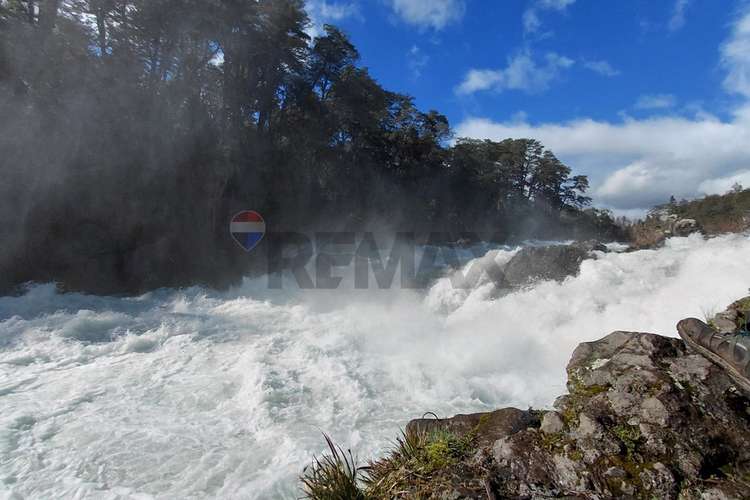 Inversión turística en pucón con río y saltos