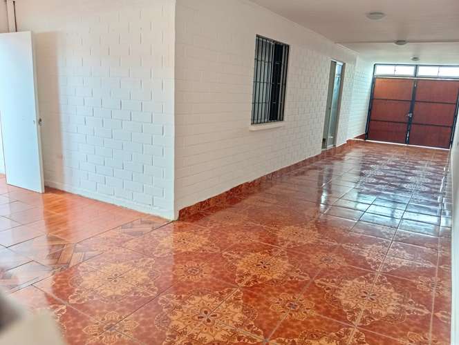 ACOGEDORA Y AMPLIA EN LAS LOMAS DEL MILAGRO - Imagen 21