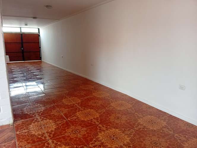 ACOGEDORA Y AMPLIA EN LAS LOMAS DEL MILAGRO - Imagen 22