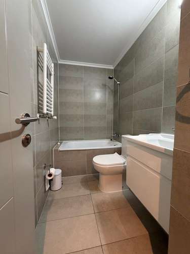 EN VENTA MODERNO DEPARTAMENTO EN EDIFICIO PEÑON ORIENTE