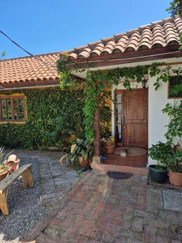 VENTA DE CASA DE CAMPO CON PISCINA, QUINCHO Y 4 DORMITORIOS