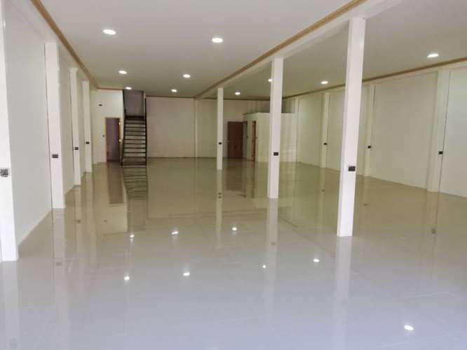 Excelente y amplio Local - Imagen 2