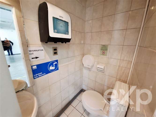 Amplia Oficina a pasos de Metro U.Chile - Imagen 21