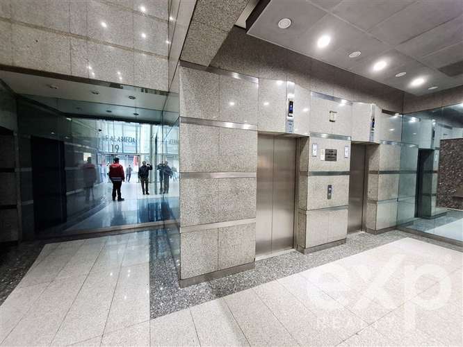 Amplia Oficina a pasos de Metro U.Chile - Imagen 2