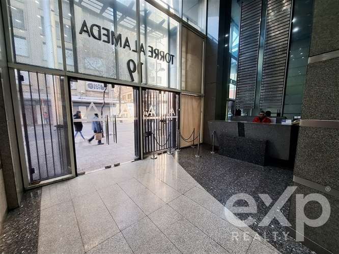 Amplia Oficina a pasos de Metro U.Chile