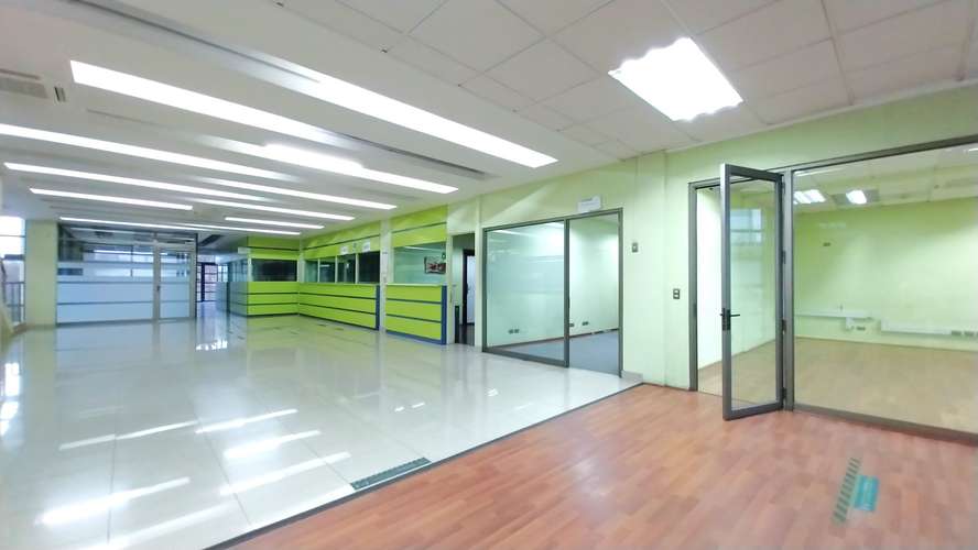 Edificio Equipado A Minutos del Centro A Pasos de Autopista - Imagen 4