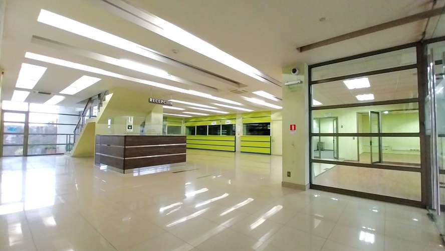 Edificio Equipado A Minutos del Centro A Pasos de Autopista - Imagen 3