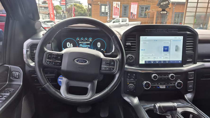 FORD  F150 LARIAT 2023 - Imagen 16