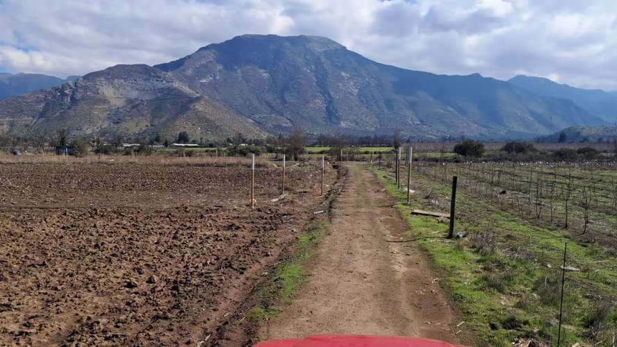 A pasos de Escuela Salesiana Catemu y calle principal/ Agua y factibilidad de luz
