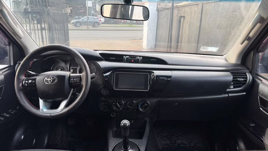 TOYOTA HILUX 4X4 - Imagen 5