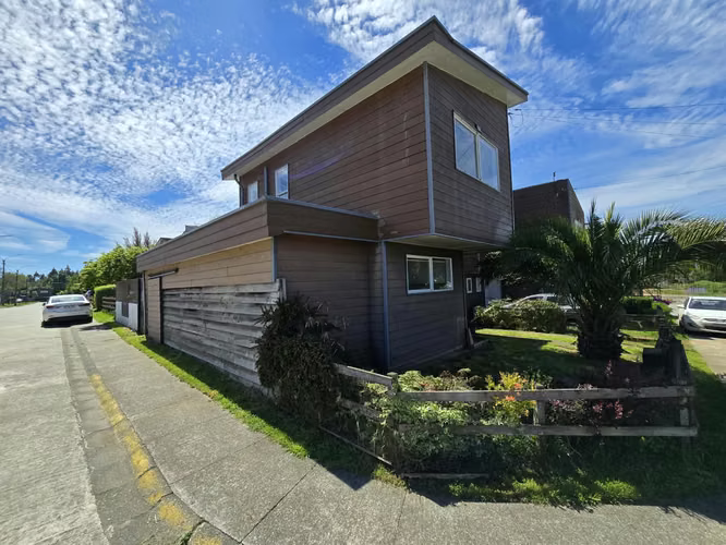 EXCLUSIVA CASA EN ARRIENDO – CONDOMINIO RÍO VALDIVIA