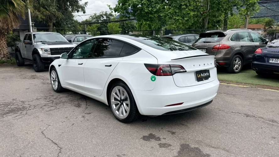 Tesla Model 3 Standard Range Plus (2021) - Imagen 3