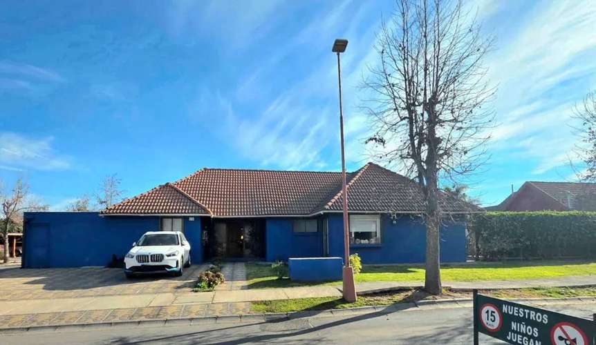 Casa Familiar con Piscina en Condominio Seguro (187735)