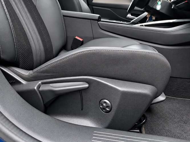 Peugeot 308 1.2 GT PURETECH 130 AT 2024 - Imagen 17