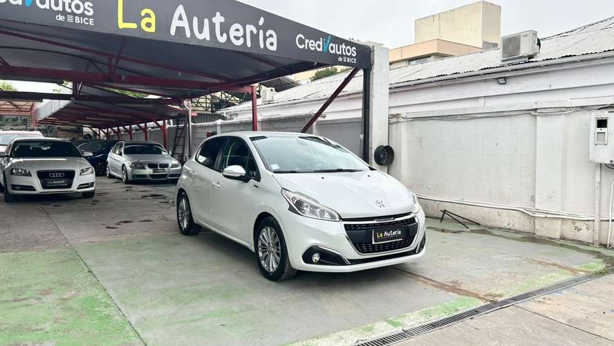 Peugeot 208 1.2 MT (2021) - Imagen 2
