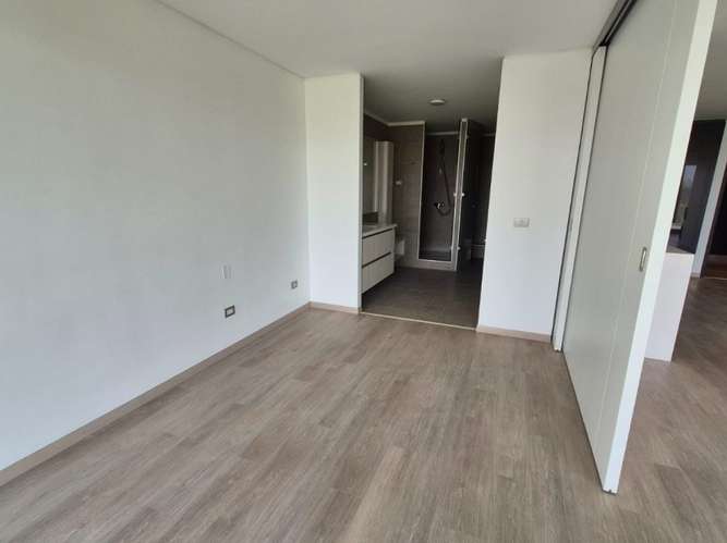 SE ARRIENDA EXCLUSIVO DEPARTAMENTO EN COMUNA DE LA REINA