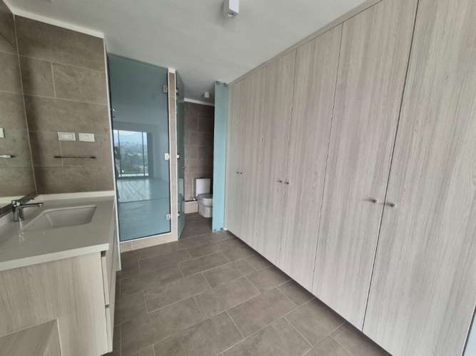 SE ARRIENDA EXCLUSIVO DEPARTAMENTO EN COMUNA DE LA REINA
