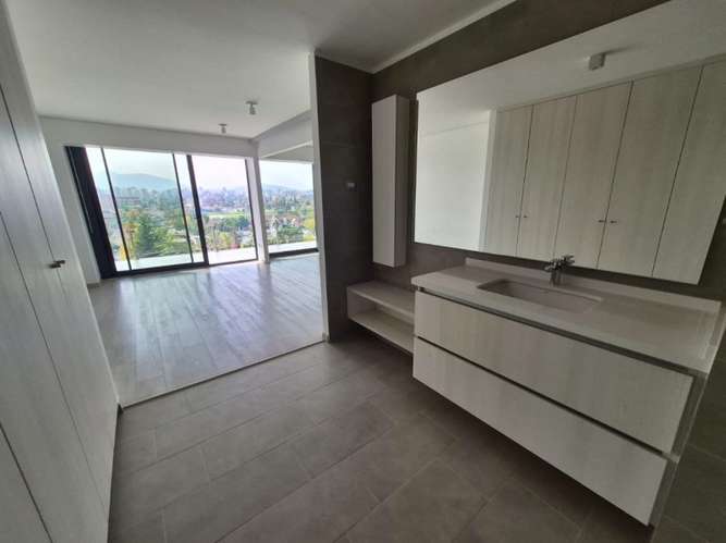 SE ARRIENDA EXCLUSIVO DEPARTAMENTO EN COMUNA DE LA REINA