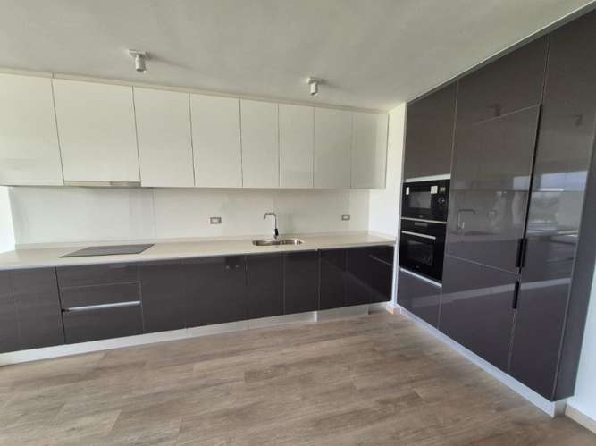 SE ARRIENDA EXCLUSIVO DEPARTAMENTO EN COMUNA DE LA REINA