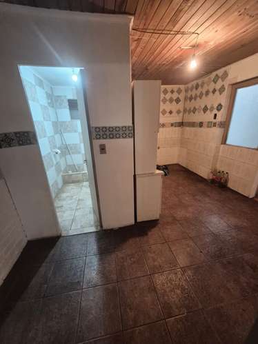 CASA DE 2 NIVELES EN PASAJE ENTRADA DE VEHÍCULO TALAGANTE