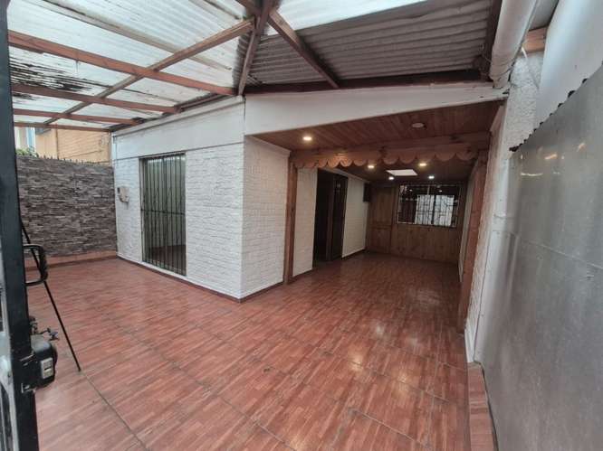 CASA DE 2 NIVELES EN PASAJE ENTRADA DE VEHÍCULO TALAGANTE