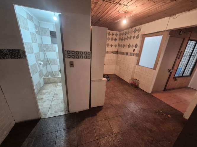 CASA DE 2 NIVELES EN PASAJE ENTRADA DE VEHÍCULO TALAGANTE