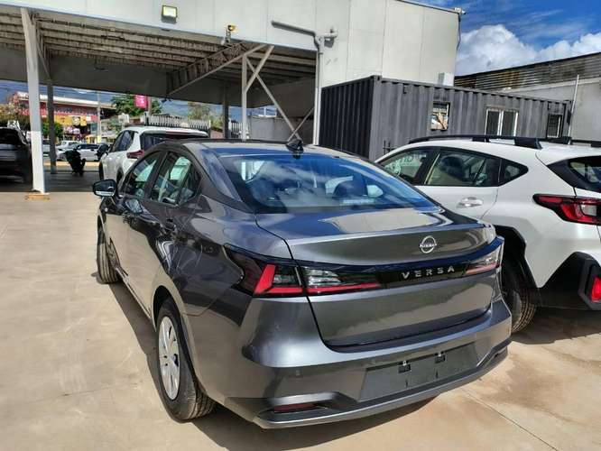 NISSA VERSA MT AÑO 2027