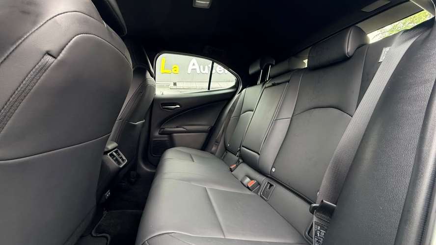 Lexus UX 250h 2.0 H LUX 4X2 AT 5P (2023) - Imagen 7