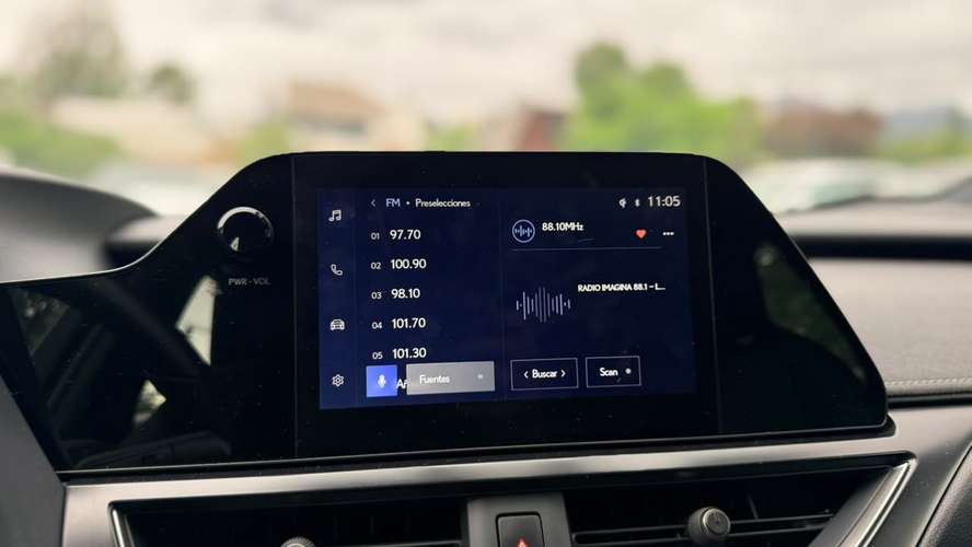 Lexus UX 250h 2.0 H LUX 4X2 AT 5P (2023) - Imagen 11
