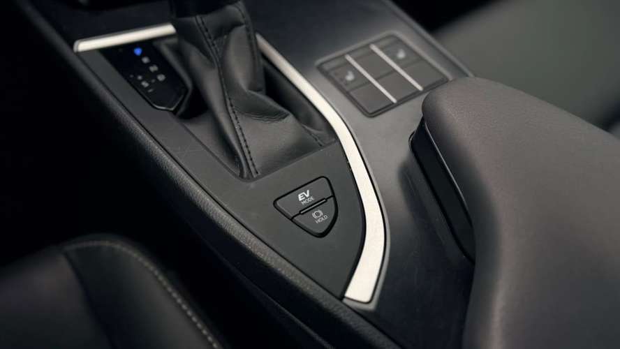 Lexus UX 250h 2.0 H LUX 4X2 AT 5P (2023) - Imagen 16
