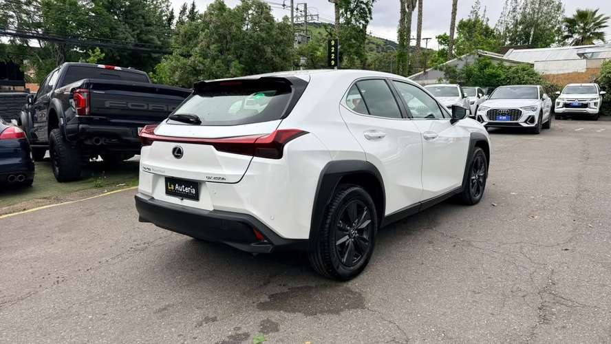 Lexus UX 250h 2.0 H LUX 4X2 AT 5P (2023) - Imagen 4