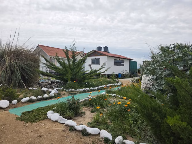 Parcela con casa y cabañas 2 cabañas. - -Todo amoblado