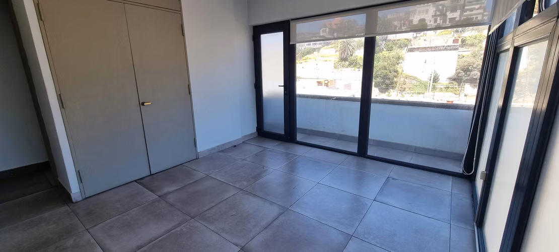Oficina remodelada en pleno centro financiero de Valparaíso - Imagen 12