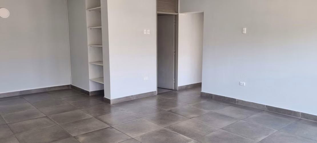 Oficina remodelada en pleno centro financiero de Valparaíso - Imagen 2